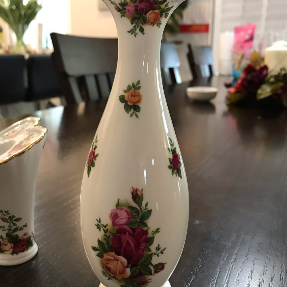 ROYAL ALBERT OLD COUNTRY ROSE MINI VASE 7.5"